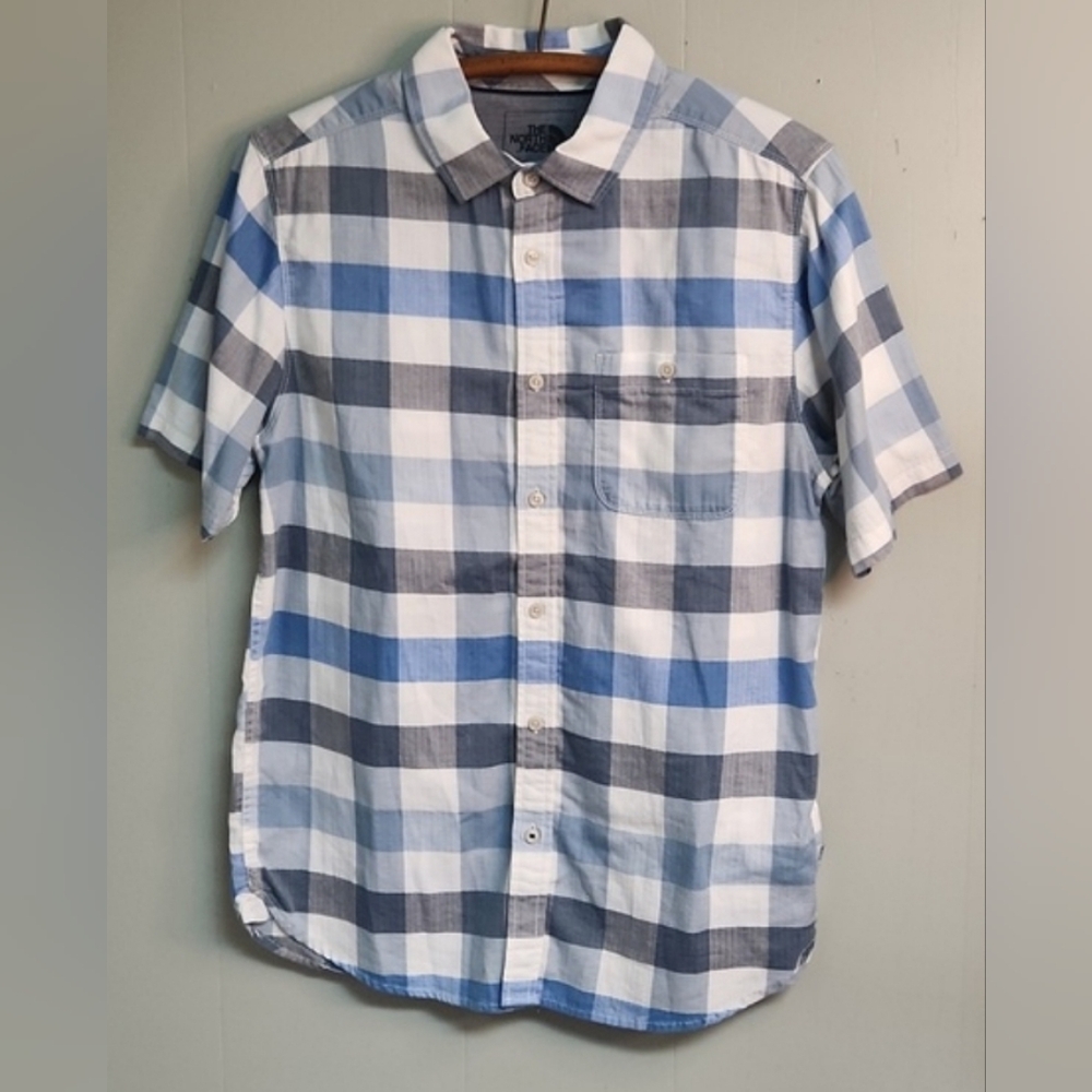 The North Face Men’s Short Sleeve Button Down Shirt Size M Blue/Gray Plaid.
